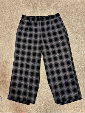 Studio by TORRID Wide Leg Plaid Pants in Black & Gray Size 20.